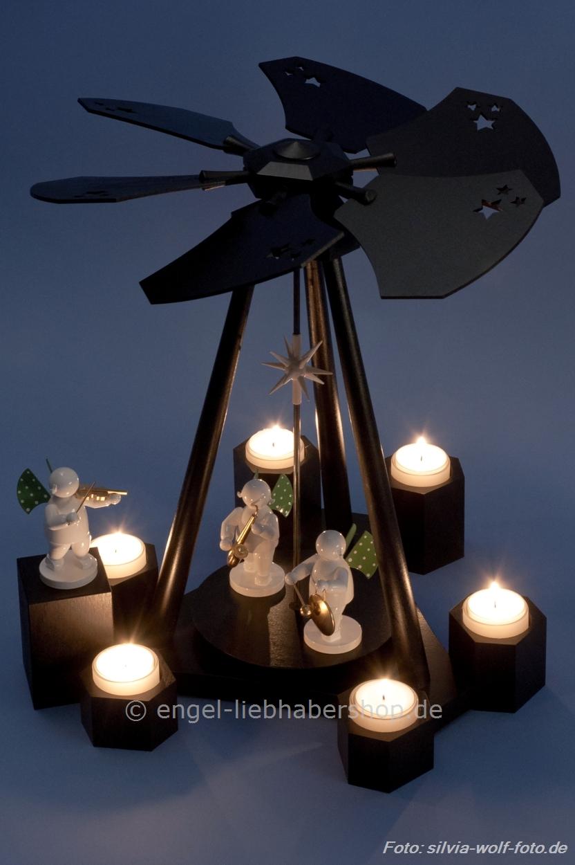 Pyramide mit 3 Engeln der Klangfarbe weiß