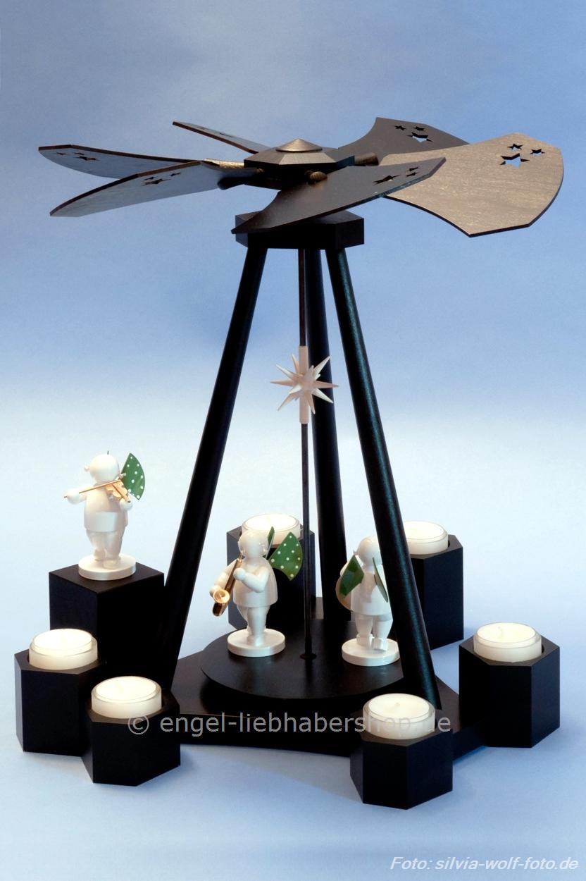 Pyramide mit 3 Engeln der Klangfarbe weiß